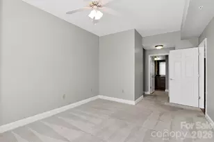 300 W 5th Street W, Charlotte, NC 28202 - Photo 26