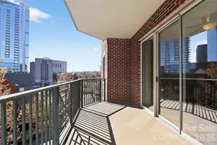 300 W 5th Street W, Charlotte, NC 28202 - Photo 2