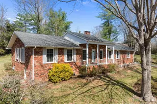 3124 Primrose Dr, Hendersonville, NC 28792 - Photo 2