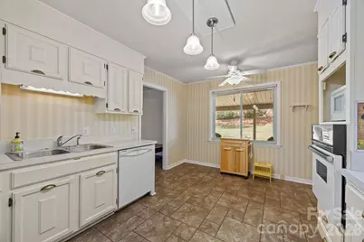 3124 Primrose Drive #10, Hendersonville, NC 28792 - Photo 16