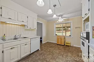 3124 Primrose Dr, Hendersonville, NC 28792 - Photo 16