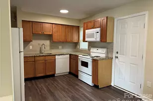 2345 Carmine St, Charlotte, NC 28206 - Photo 6