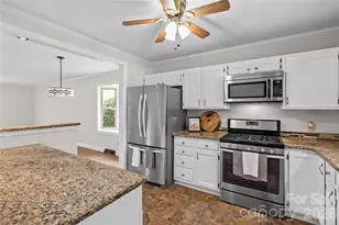 413 Windsor Ln, Statesville, NC 28677 - Photo 14