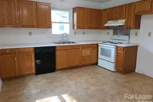 210 N Cloudman St, Charlotte, NC 28216 - Photo 2