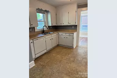 1106 8th Street NE, Hickory, NC 28601 - Photo 2