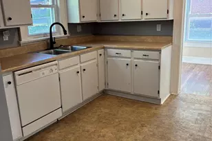 1106 8th St NE, Hickory, NC 28601 - Photo 2