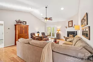 306 Croydon Dr, Hendersonville, NC 28791 - Photo 6