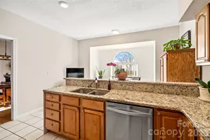 306 Croydon Dr, Hendersonville, NC 28791 - Photo 10