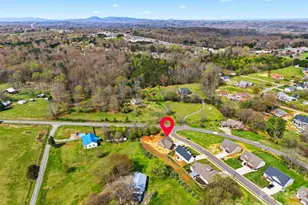 4957 Southview Dr, Hickory, NC 28602 - Photo 2