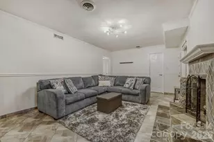 1315 Shady Bluff Dr, Charlotte, NC 28211 - Photo 6