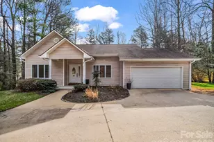 5 Hearthstone Ln, Flat Rock, NC 28731 - Photo 2