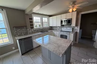 405 Jug Wilson St, Morganton, NC 28655 - Photo 4