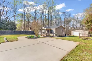 1755 Earl Dr, Fort Mill, SC 29715 - Photo 2