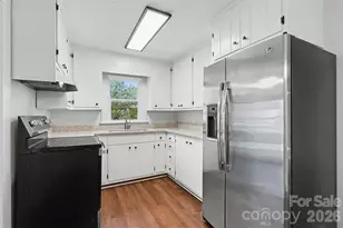 2407 4th St NE, Hickory, NC 28601 - Photo 10