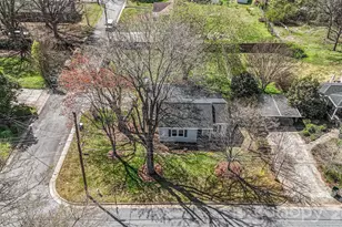 2407 4th St NE, Hickory, NC 28601 - Photo 2