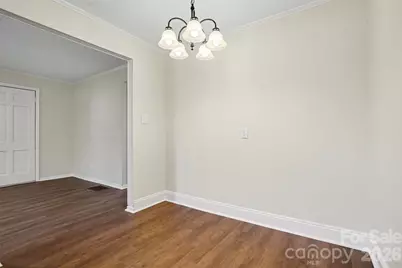 2407 4th Street NE, Hickory, NC 28601 - Photo 8