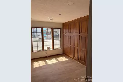 131 4th Avenue E, Hendersonville, NC 28792 - Photo 1