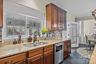 6215 Glencairn Ct, Charlotte, NC 28269 - Photo 18