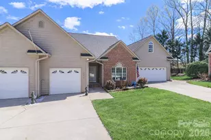 1530 Forest Park Dr, Statesville, NC 28677 - Photo 2