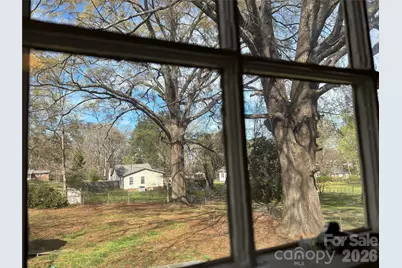 214 W Maine Avenue, Bessemer City, NC 28016 - Photo 4