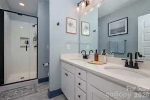 566 W End Dr, Charlotte, NC 28208 - Photo 14