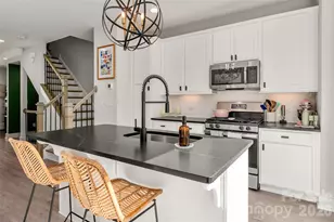 566 W End Dr, Charlotte, NC 28208 - Photo 4