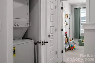 566 W End Dr, Charlotte, NC 28208 - Photo 16