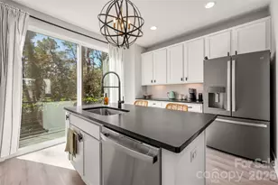 566 W End Dr, Charlotte, NC 28208 - Photo 4