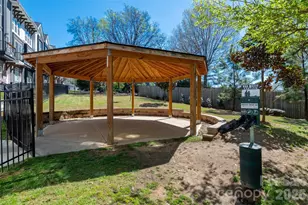 566 W End Dr, Charlotte, NC 28208 - Photo 22