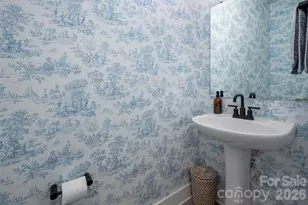 566 W End Dr, Charlotte, NC 28208 - Photo 8