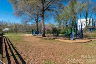 566 W End Dr, Charlotte, NC 28208 - Photo 22