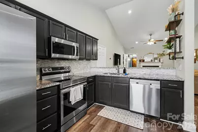 9113 Shenington Place, Charlotte, NC 28216 - Photo 10