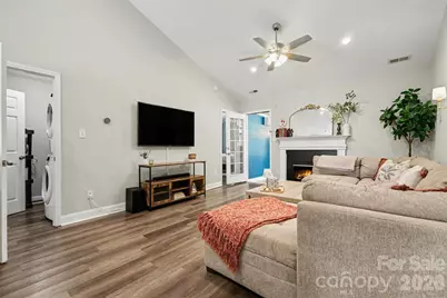 9113 Shenington Place, Charlotte, NC 28216 - Photo 4