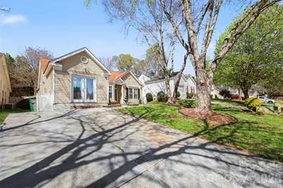 9113 Shenington Place, Charlotte, NC 28216 - Photo 2