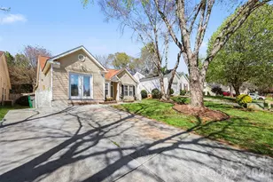 9113 Shenington Pl, Charlotte, NC 28216 - Photo 2