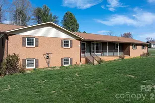 5515 Chestnut Dr, Hickory, NC 28602 - Photo 2