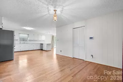 5515 Chestnut Drive, Hickory, NC 28602 - Photo 12