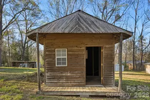 1123 Dallas Stanley Hwy, Dallas, NC 28034 - Photo 34