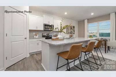 635 13th Avenue Drive NE, Hickory, NC 28601 - Photo 2