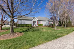 355 Garnet Ct, Fort Mill, SC 29708 - Photo 2