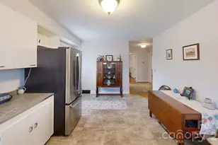 719 Oakland St, Hendersonville, NC 28791 - Photo 8