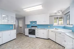 1159 N Main St, Waynesville, NC 28786 - Photo 12