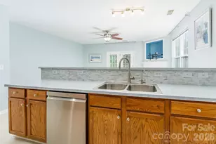 4018 Glenlea Commons Dr, Charlotte, NC 28216 - Photo 8