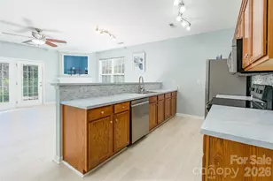 4018 Glenlea Commons Dr, Charlotte, NC 28216 - Photo 6