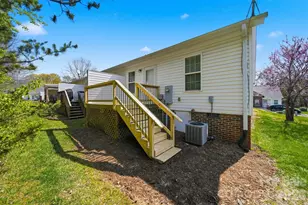 1662 Golden Cedar Ln, Newton, NC 28658 - Photo 2