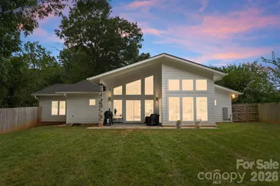 3931 Belshire Lane, Charlotte, NC 28205 - Photo 2