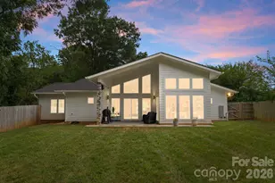 3931 Belshire Ln, Charlotte, NC 28205 - Photo 2