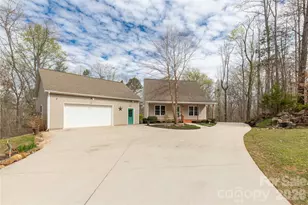1890 Davis Cir, Clover, SC 29710 - Photo 2