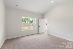 6623 Fairford Dr, Charlotte, NC 28215 - Photo 10