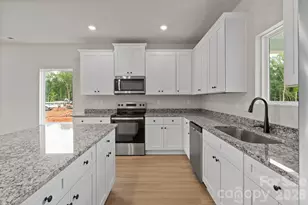 6611 Fairford Dr, Charlotte, NC 28215 - Photo 6